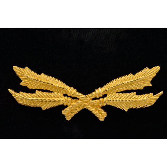 Givenchy Vintage Wing Pin Brooch Brushed Gold Wheat X Rope Runway Signed Bin5B - Picture 1 of 11